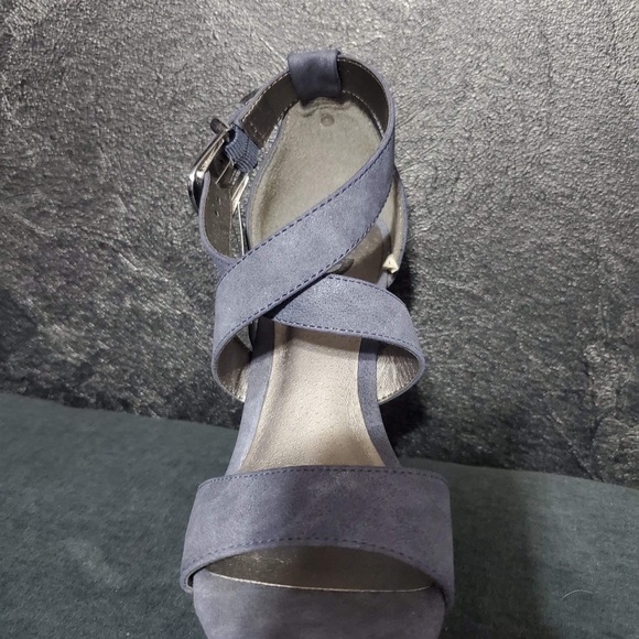 Heels(wedges) - Picture 2 of 3